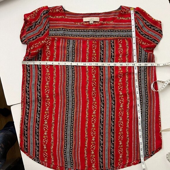 Loft Red Abstract Floral Stripe Scoop Neck Petal Short Sleeve Blouse Sz M - Picture 15 of 15